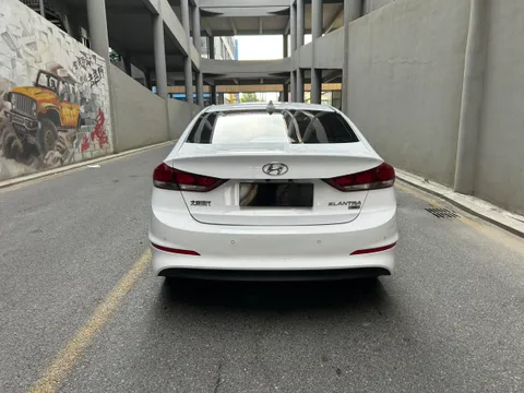 Hyundai Elantra (Avante)