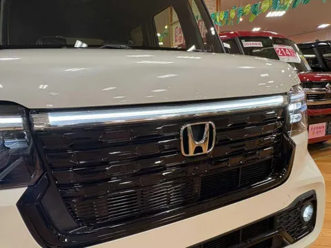 Honda N-BOX Custom
