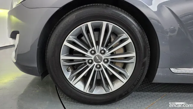 Genesis G90 (EQ900)