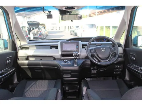 Honda Freed Plus