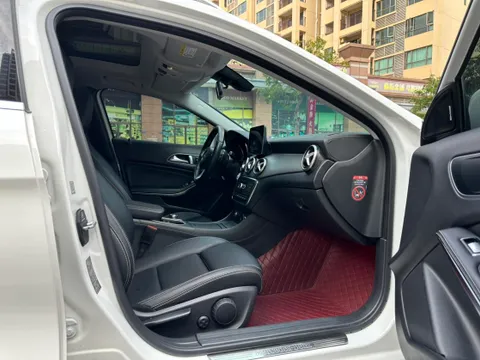 Mercedes-Benz Mercedes-Benz GLA