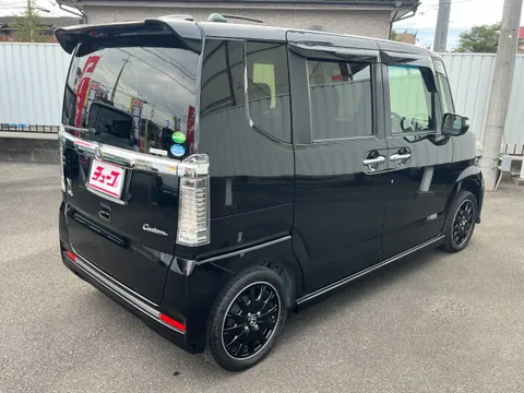 Honda N-BOX Custom