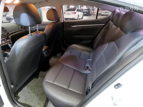 Hyundai Elantra (Avante)