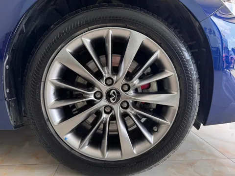 Infiniti Q50L