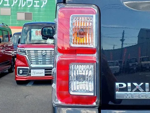 Toyota Pixis Mega