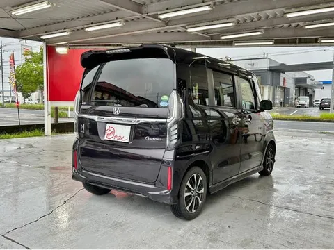 Honda N-BOX Custom