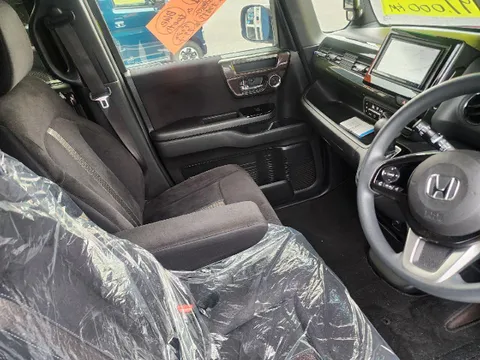 Honda N-BOX Custom