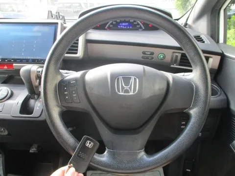 Honda Freed Spike