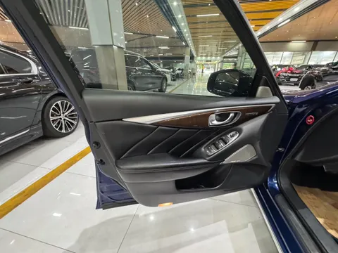 Infiniti Q50L