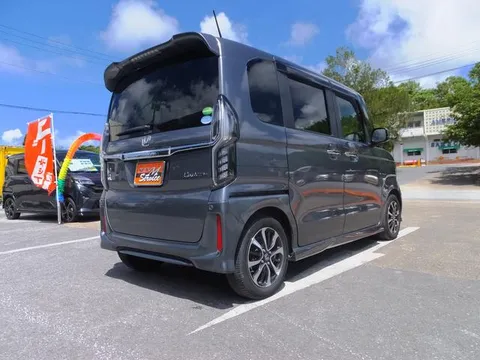 Honda N-BOX Custom