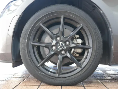 Mazda MX-5 (Roadster)