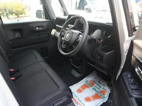 Honda N-BOX Custom