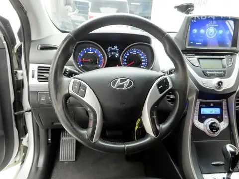 Hyundai Elantra (Avante)
