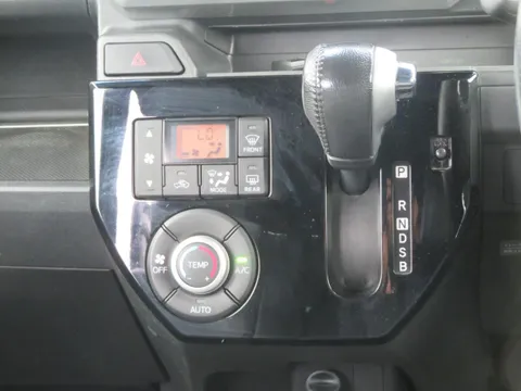 Toyota Pixis Mega