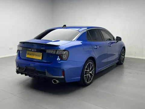 Lynk & Co 03