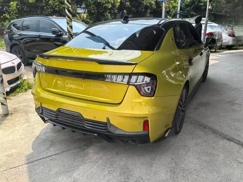 Lynk & Co 03