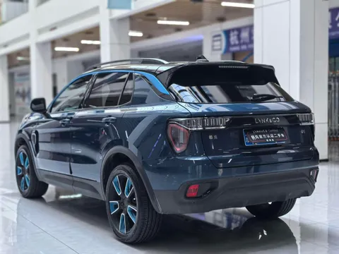 Lynk & Co 01