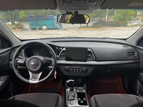 Kia K4