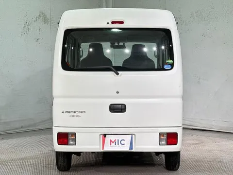 Mitsubishi Minicab Van