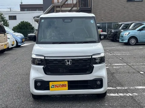 Honda N-BOX Custom