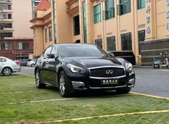 Infiniti Q70
