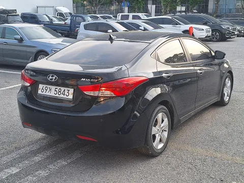 Hyundai Elantra (Avante)