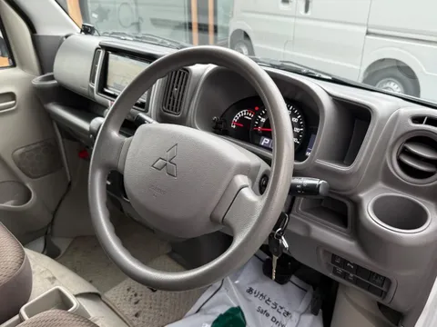 Mitsubishi Minicab Van