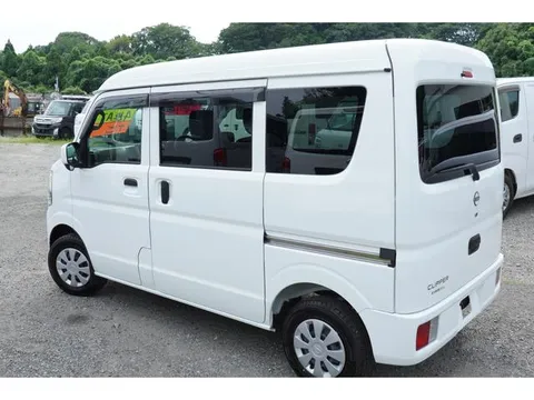 Nissan Clipper Van