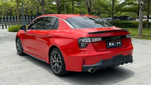 Lynk & Co 03