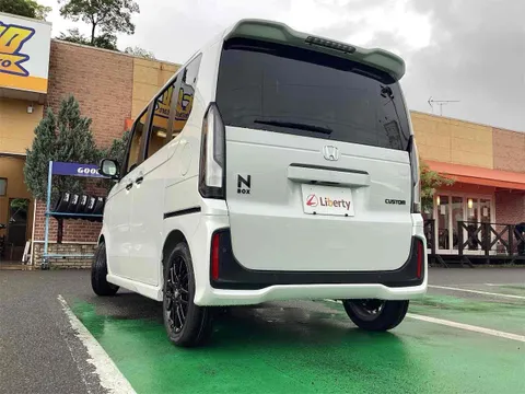 Honda N-BOX Custom