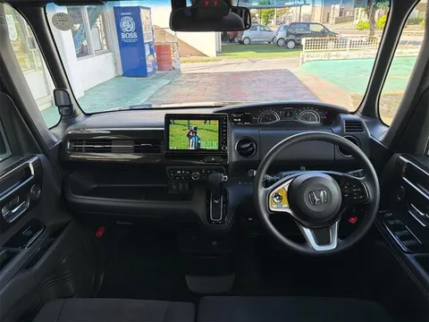 Honda N-BOX Custom