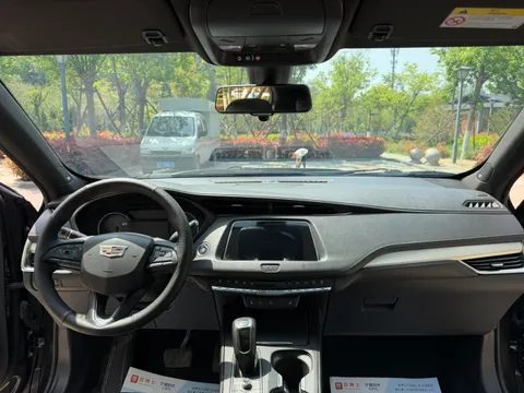 Cadillac XT4