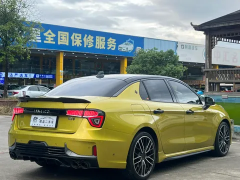 Lynk & Co 03