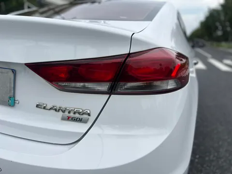 Hyundai Elantra (Avante)
