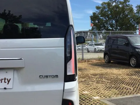 Honda N-BOX Custom