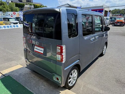 Toyota Pixis Mega