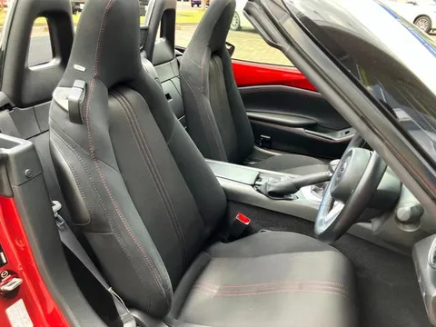 Mazda MX-5 (Roadster)