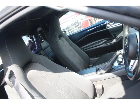 Mazda MX-5 (Roadster)