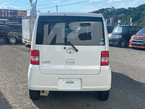 Toyota Pixis Space
