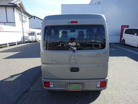 Nissan Clipper Van