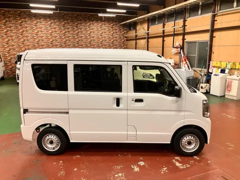 Nissan Clipper Van