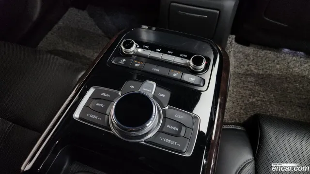 Genesis G90 (EQ900)