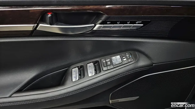 Genesis G90 (EQ900)