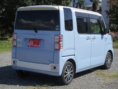 Toyota Pixis Mega