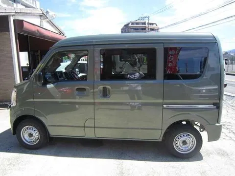 Nissan Clipper Van