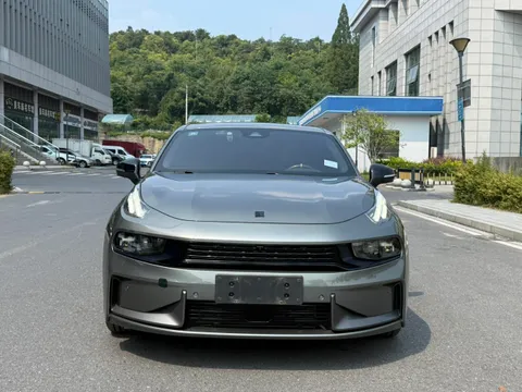 Lynk & Co 03