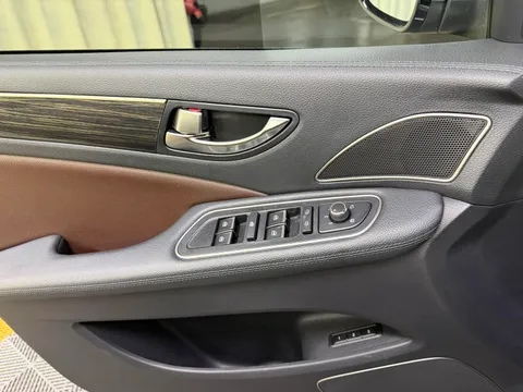 Hongqi H7