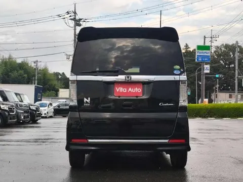 Honda N-BOX Custom