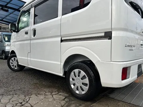 Mitsubishi Minicab Van