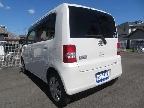 Toyota Pixis Space